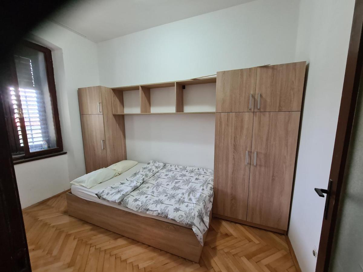 Se-Na Apartment Pula Bagian luar foto
