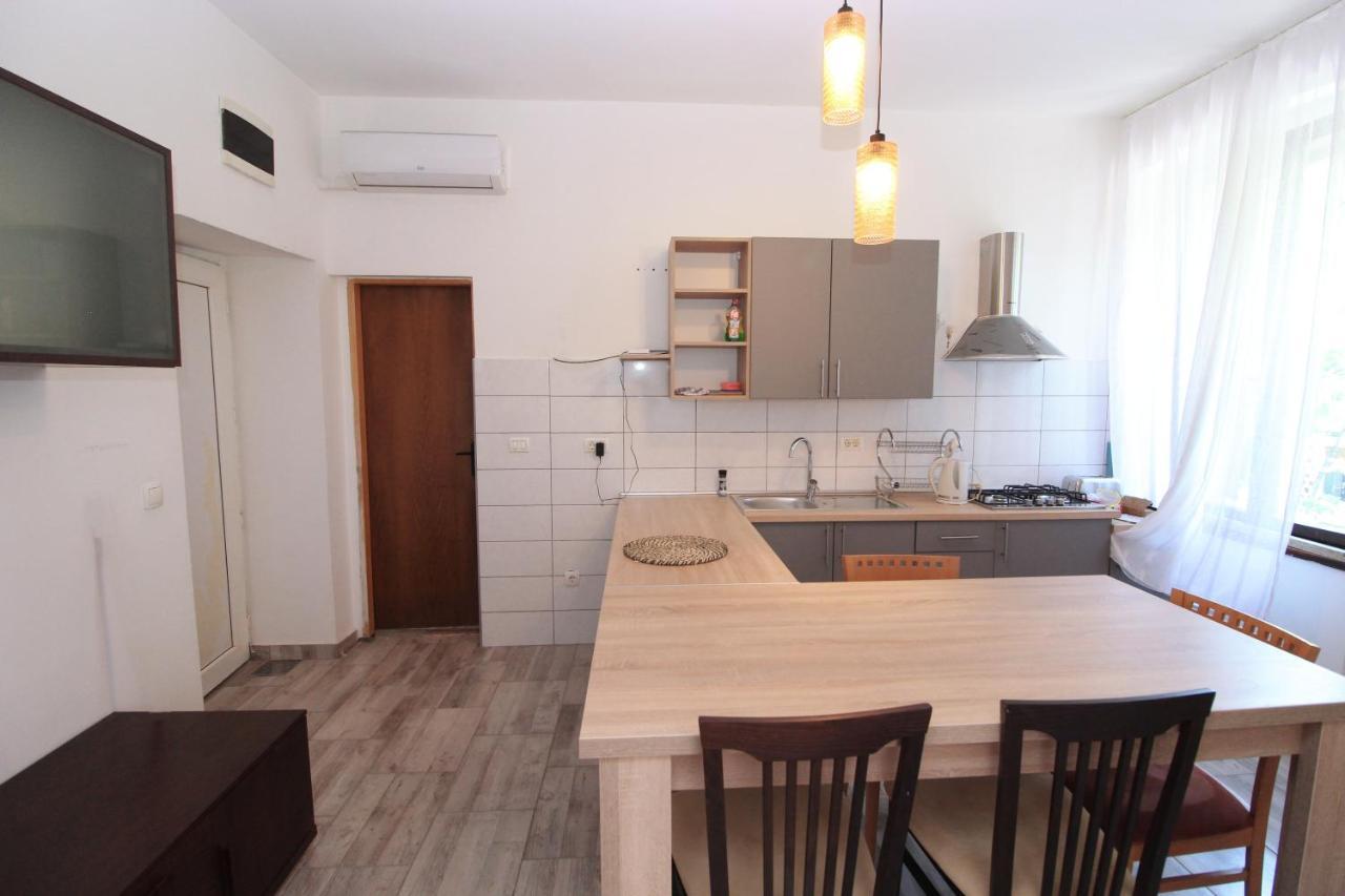 Se-Na Apartment Pula Bagian luar foto