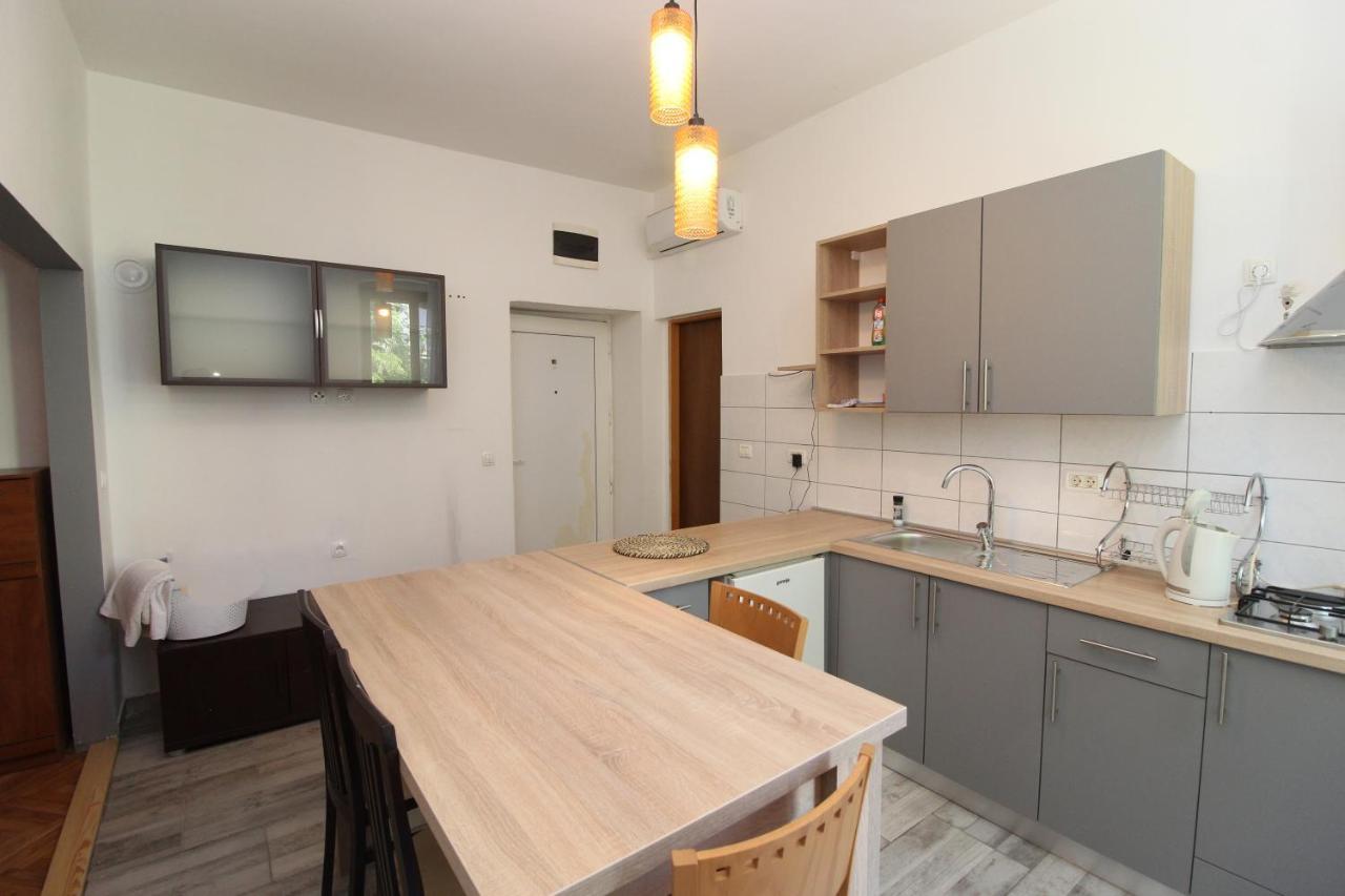 Se-Na Apartment Pula Bagian luar foto
