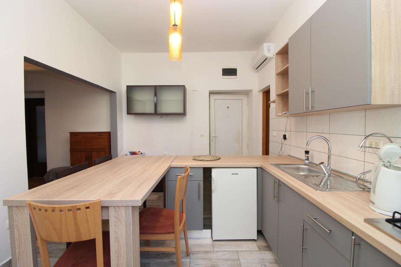 Se-Na Apartment Pula Bagian luar foto